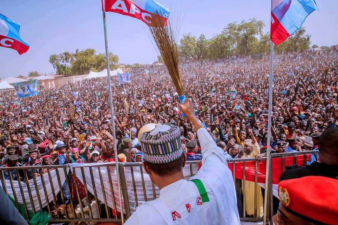 APC ta yi babban kamu a Sokoto inda tsohon DC na fursuna da yan PDP 6441 suka koma jam’iyyar APC ta yi babban kamu a Sokoto inda tsohon DC na fursuna da yan PDP 6441 suka koma jam’iyyar