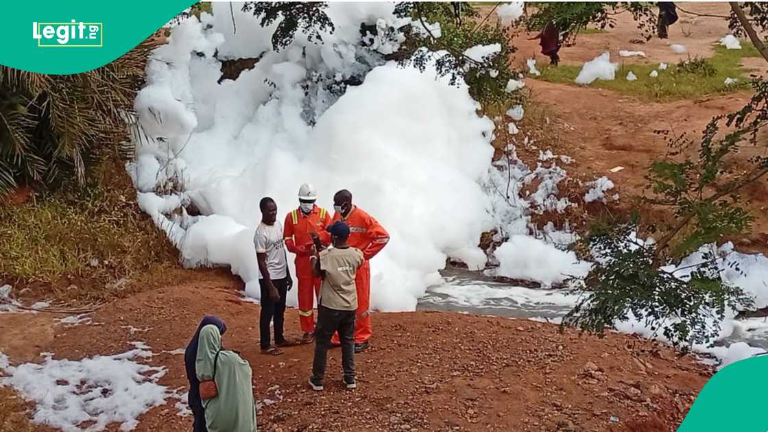 Jami'an NESREA a wajen kumfa Jami'an NESREA a wajen kumfa