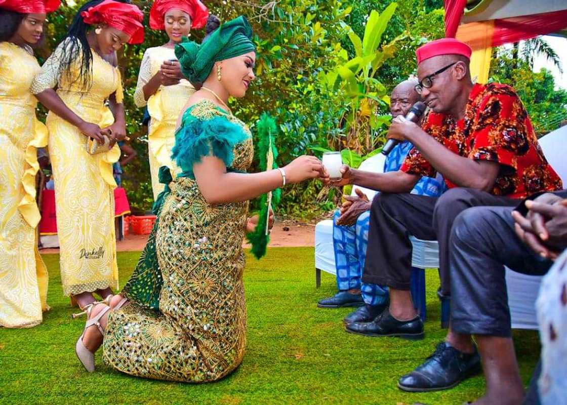 Soyayyar Facebook: Ma'auratan da suka hadu a Facebook, sun bayyana firarsu ta farko Soyayyar Facebook: Ma'auratan da suka hadu a Facebook, sun bayyana firarsu ta farko