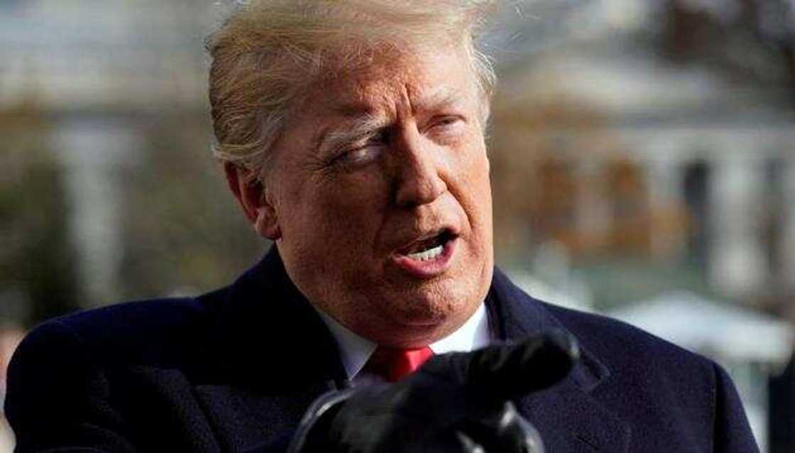 Donald Trump ya maka kamfanin Facebook da Twitter a kotu, ya bayyana dalili Donald Trump ya maka kamfanin Facebook da Twitter a kotu, ya bayyana dalili