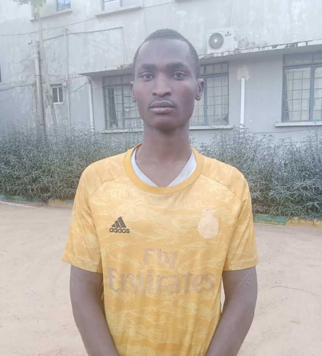 Yan sanda sun kama mai garkuwa da mutanen da ya kashe yaro bayan an biya su kudin fansa Yan sanda sun kama mai garkuwa da mutanen da ya kashe yaro bayan an biya su kudin fansa