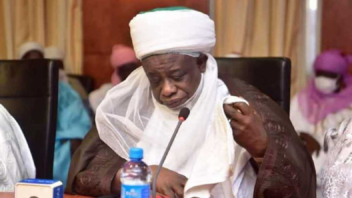 'Yan bindiga: Sarkin Birnin Gwari ya bayyana alherin da katse hanyoyin sadarwa ya jawo