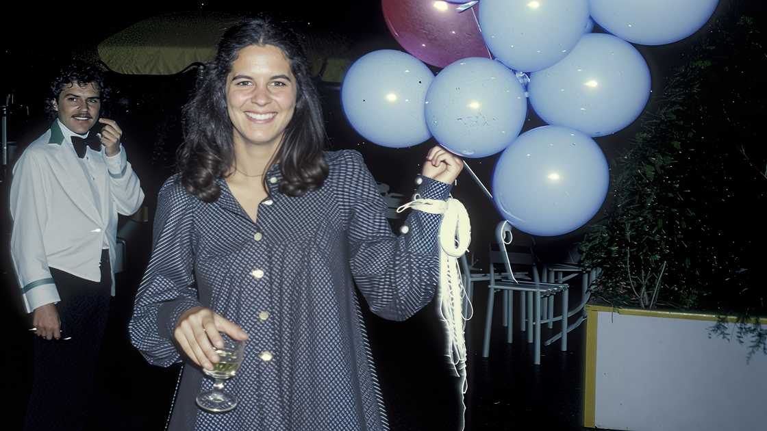 Elizabeth poses with balloons during her nineteenth birthday party