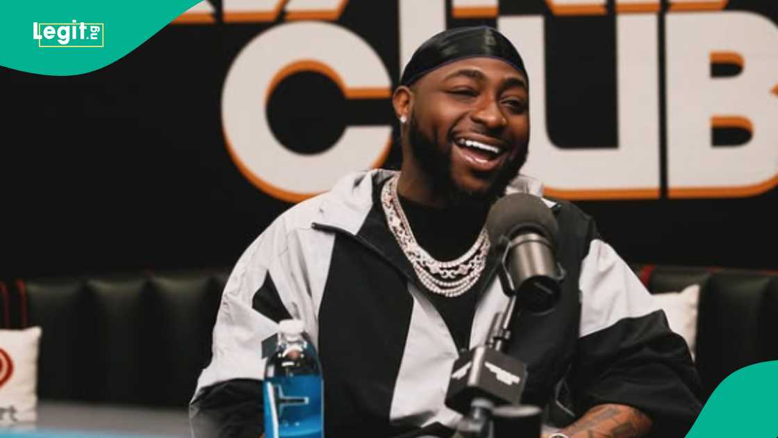 Davido asks overexcited male fan if he wants to kiss him. Davido asks overexcited male fan if he wants to kiss him.