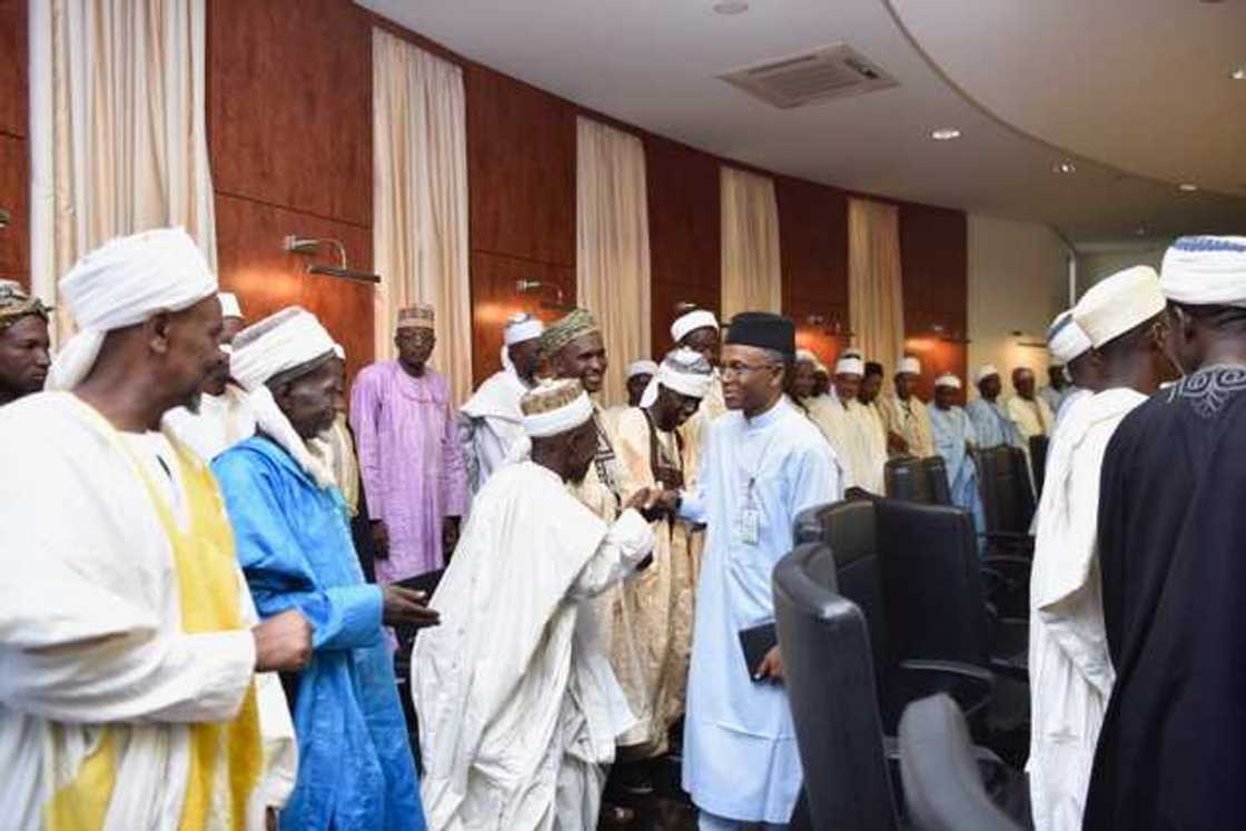 Shugabannin Fulanin PDP 66 da mabiyansu 1000 sun koma APC gaab da zabe Shugabannin Fulanin PDP 66 da mabiyansu 1000 sun koma APC gaab da zabe