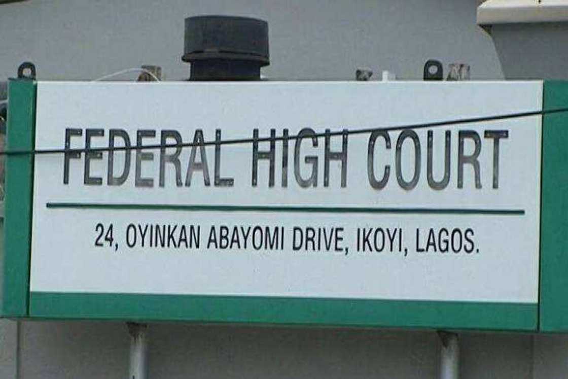 ‘Yan Sanda sun gurfanar da wani Matashi da ake zargi ya saci N10.7bn a hannun mutane 170 ‘Yan Sanda sun gurfanar da wani Matashi da ake zargi ya saci N10.7bn a hannun mutane 170