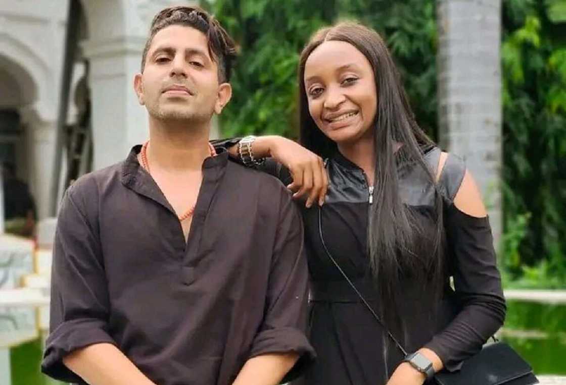 Rahama da wani matashi farin fata Rahama da wani matashi farin fata