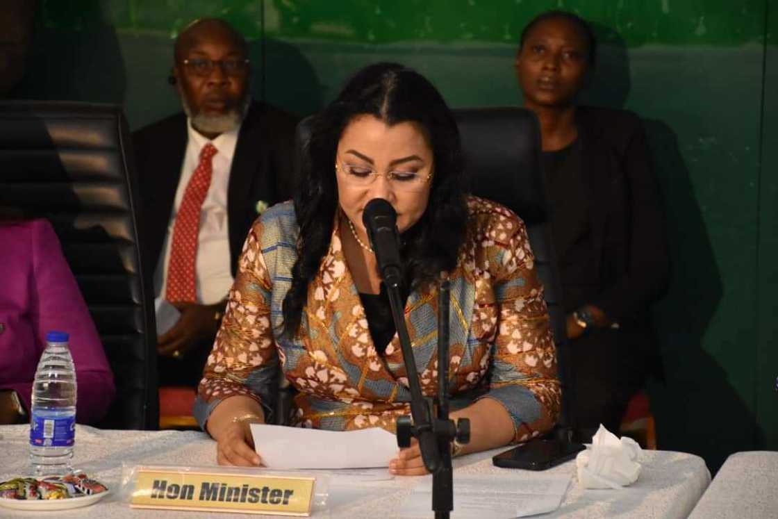 Ministar kasuwanci Ministar kasuwanci