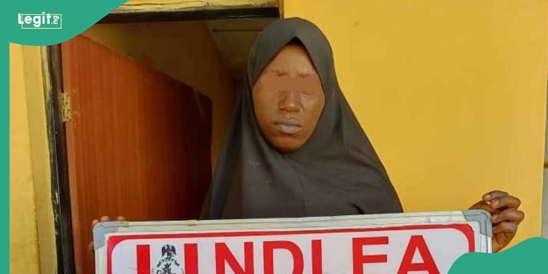 An kama wata mata yar shekara 28 da ke kai wa yan bindiga harsashi a Katsina An kama wata mata yar shekara 28 da ke kai wa yan bindiga harsashi a Katsina