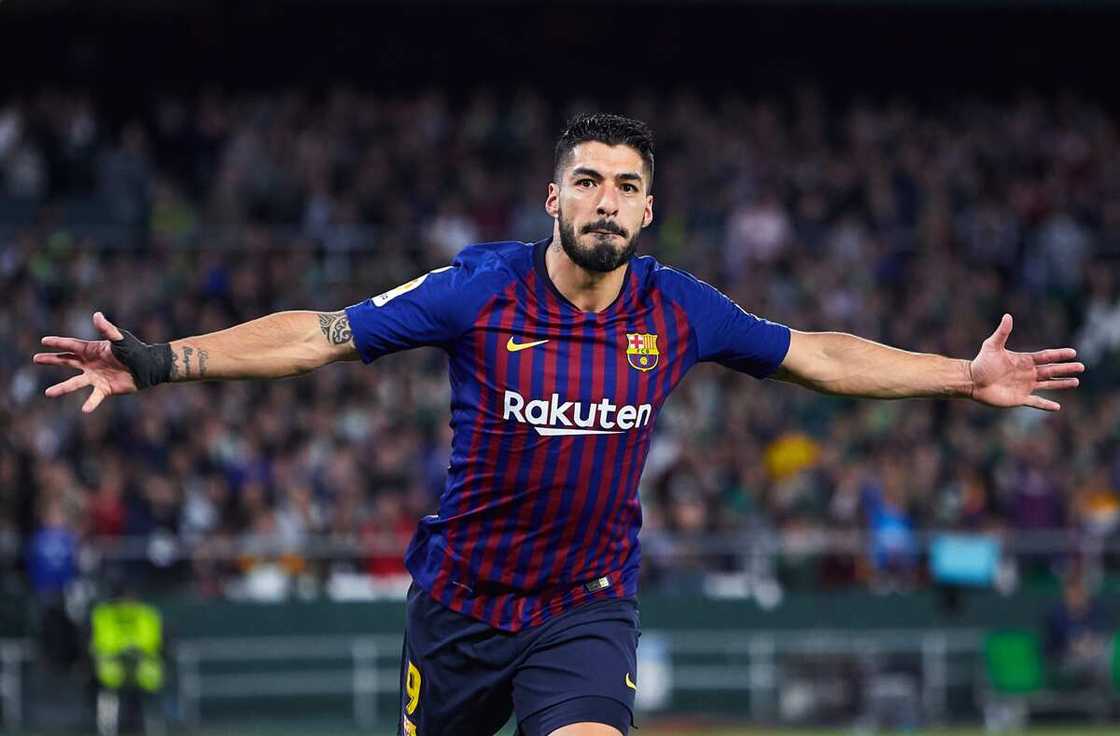 Barcelona ta yi wa Atletico Madrid gwanjon Luis Suarez a kan $7m Barcelona ta yi wa Atletico Madrid gwanjon Luis Suarez a kan $7m