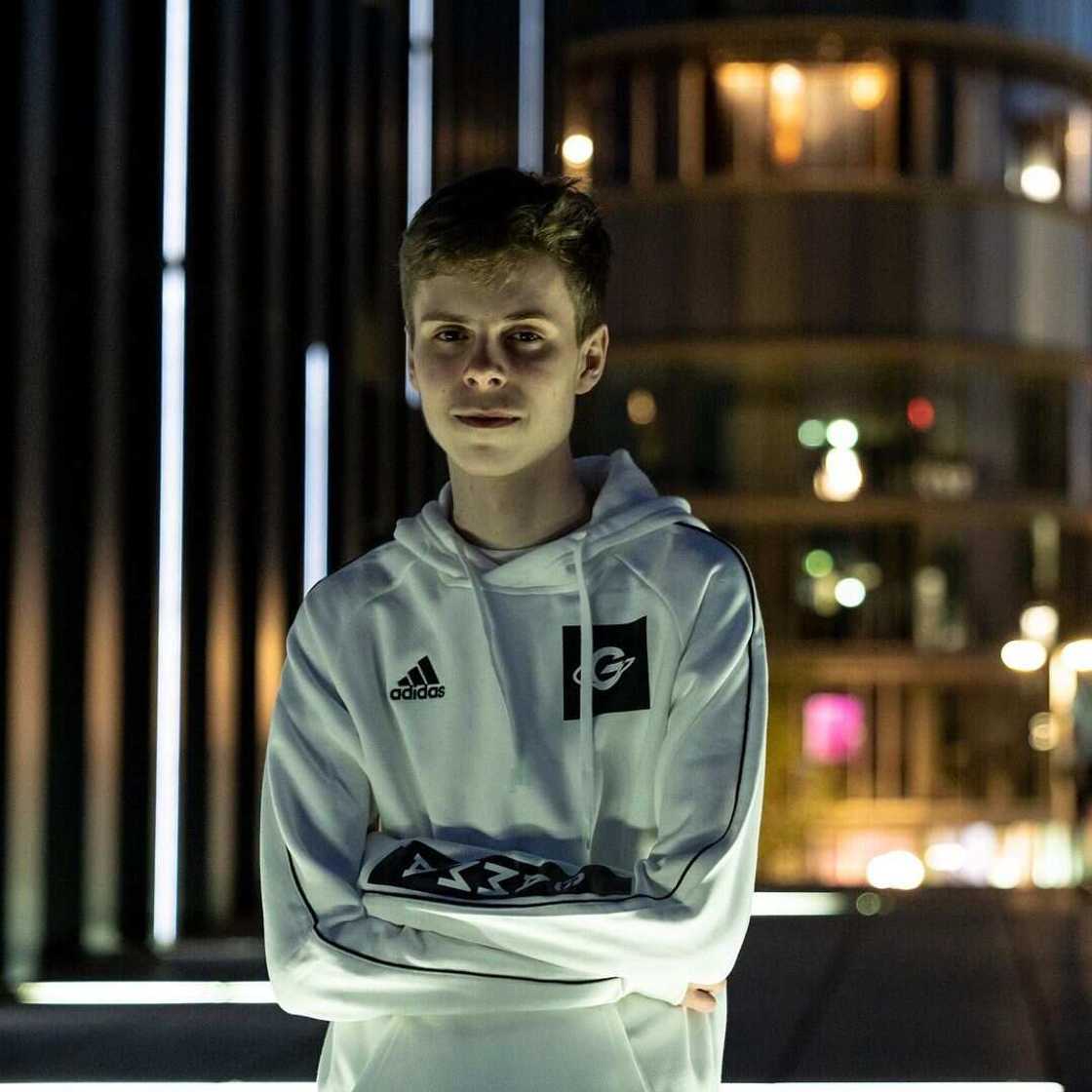 who is the best Fortnite player in the world who is the best Fortnite player in the world