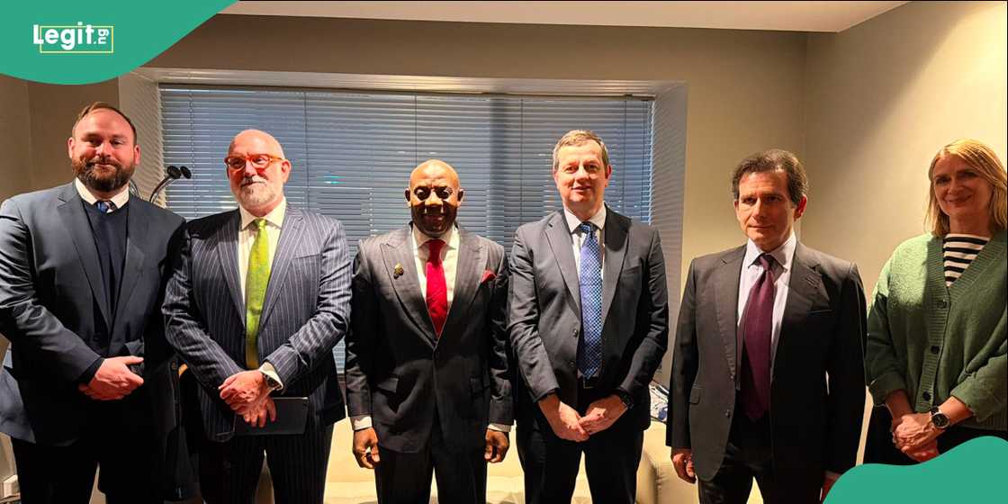 Tunji Alausa poses for a picture with Coventry University officials