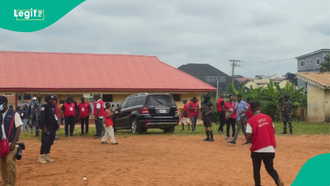 An ga zuwan jami'an EFCC yayin da aka yi zargin jami'an jam'iyyun siyasa na sayen kuri'u