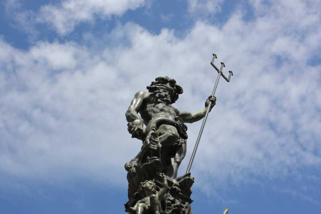 Things that symbolise strength Things that symbolise strength