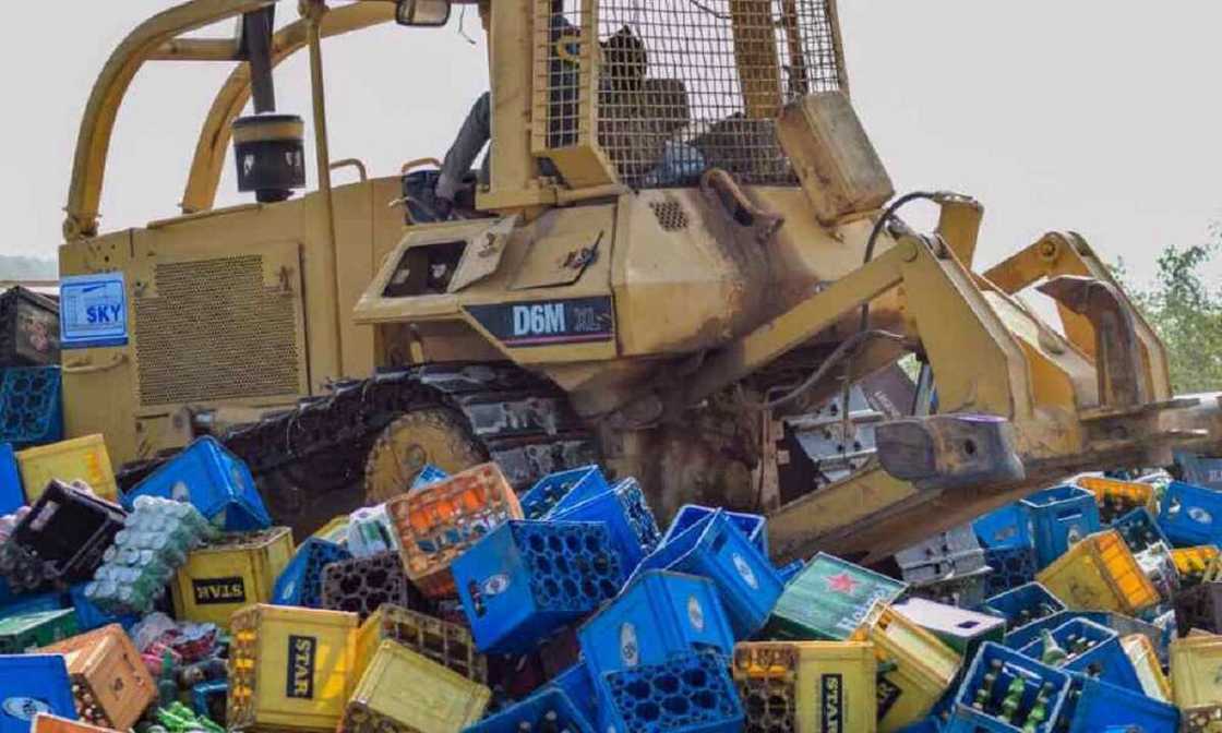 Hisbah Ta Kama Motoci Biyu Maƙare Da Giya Daban-Daban a Kano Hisbah Ta Kama Motoci Biyu Maƙare Da Giya Daban-Daban a Kano