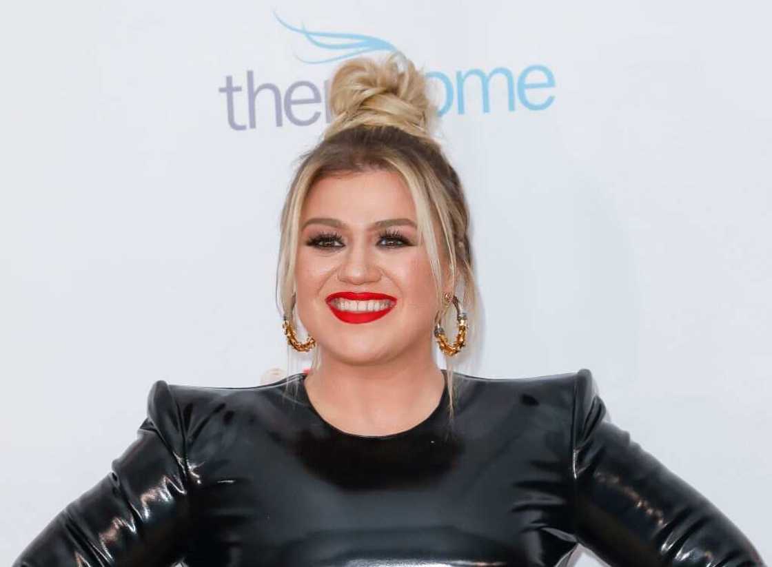 What is Kelly Clarkson's net worth