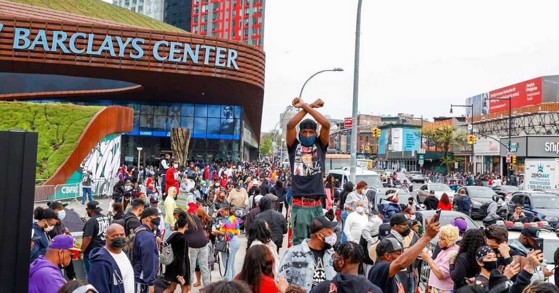 DMX: Emotions Run High as Monster Truck Carries Casket of Late Rapper to His Memorial DMX: Emotions Run High as Monster Truck Carries Casket of Late Rapper to His Memorial