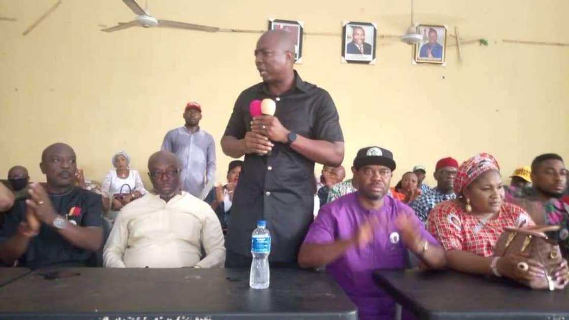 Enugu: Awgu stakeholders pass vote of confidence in Gov Ugwuanyi Enugu: Awgu stakeholders pass vote of confidence in Gov Ugwuanyi