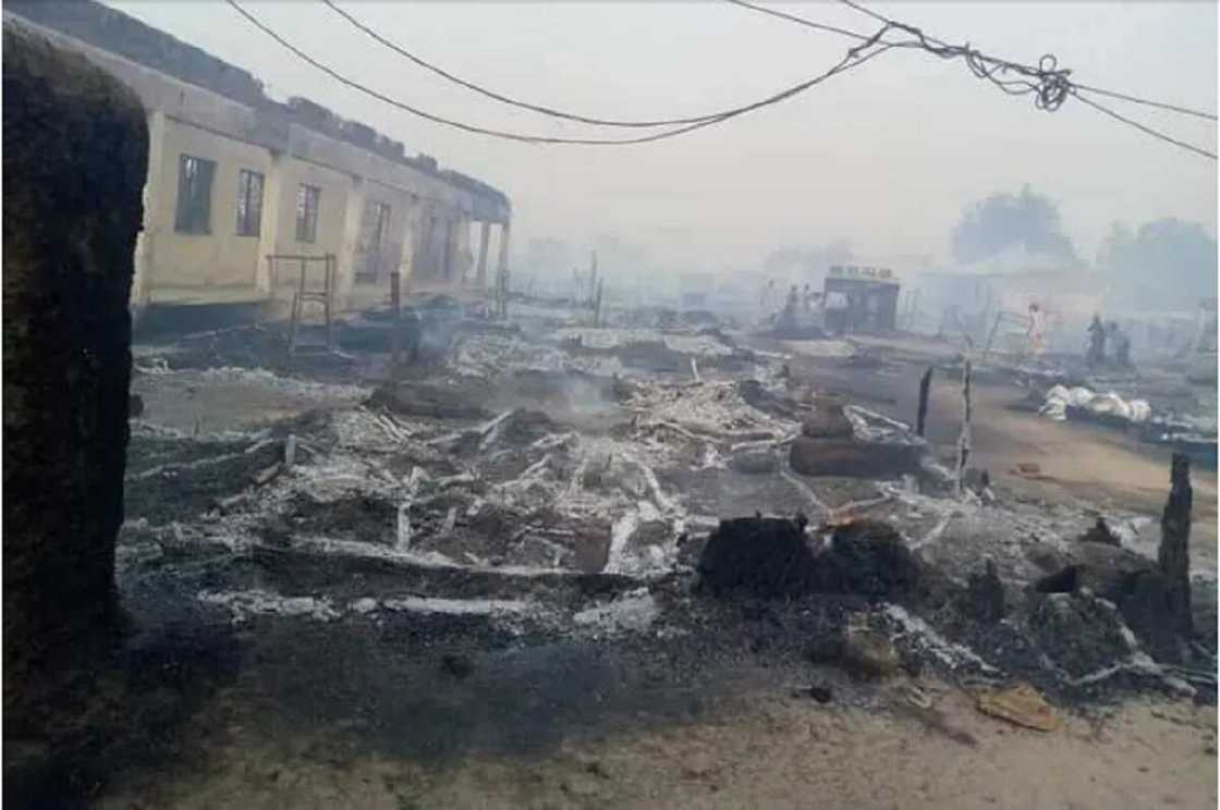 Borno: Gobara Ta Yi Ɓarna a Sansanin Ƴan Gudun Hijira, Gidaje 448 Sun Ƙone Ƙurmus Borno: Gobara Ta Yi Ɓarna a Sansanin Ƴan Gudun Hijira, Gidaje 448 Sun Ƙone Ƙurmus