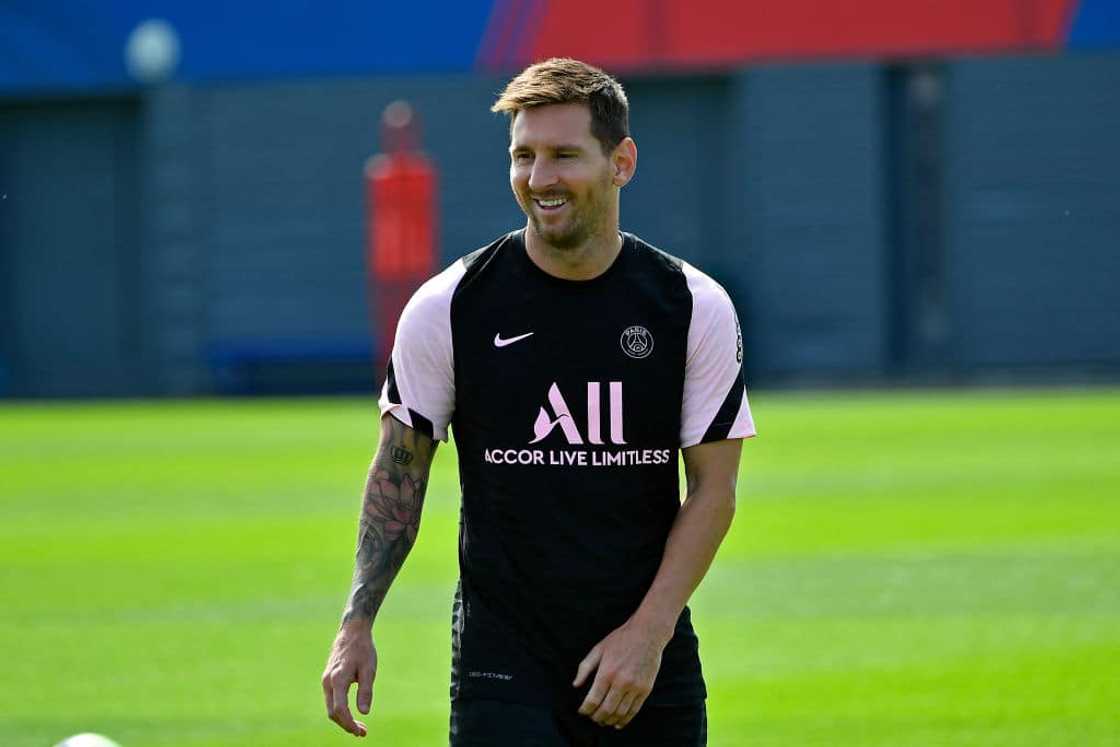 Lionel Messi Treats Wife Antonela to Exotic Dinner in Paris After PSG Move Lionel Messi Treats Wife Antonela to Exotic Dinner in Paris After PSG Move