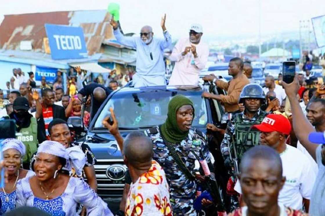 Gwamnan Ondo ya sha alwashin dawo da Gwamna Obaseki APC bayan watanni 8 a PDP Gwamnan Ondo ya sha alwashin dawo da Gwamna Obaseki APC bayan watanni 8 a PDP