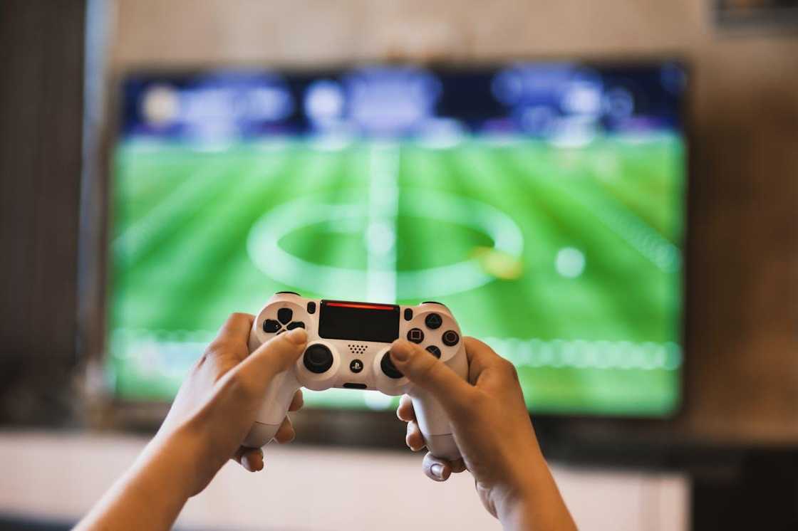 Fantasy Sports vs. Sports Betting: Exploring Their Unique Worlds Fantasy Sports vs. Sports Betting: Exploring Their Unique Worlds