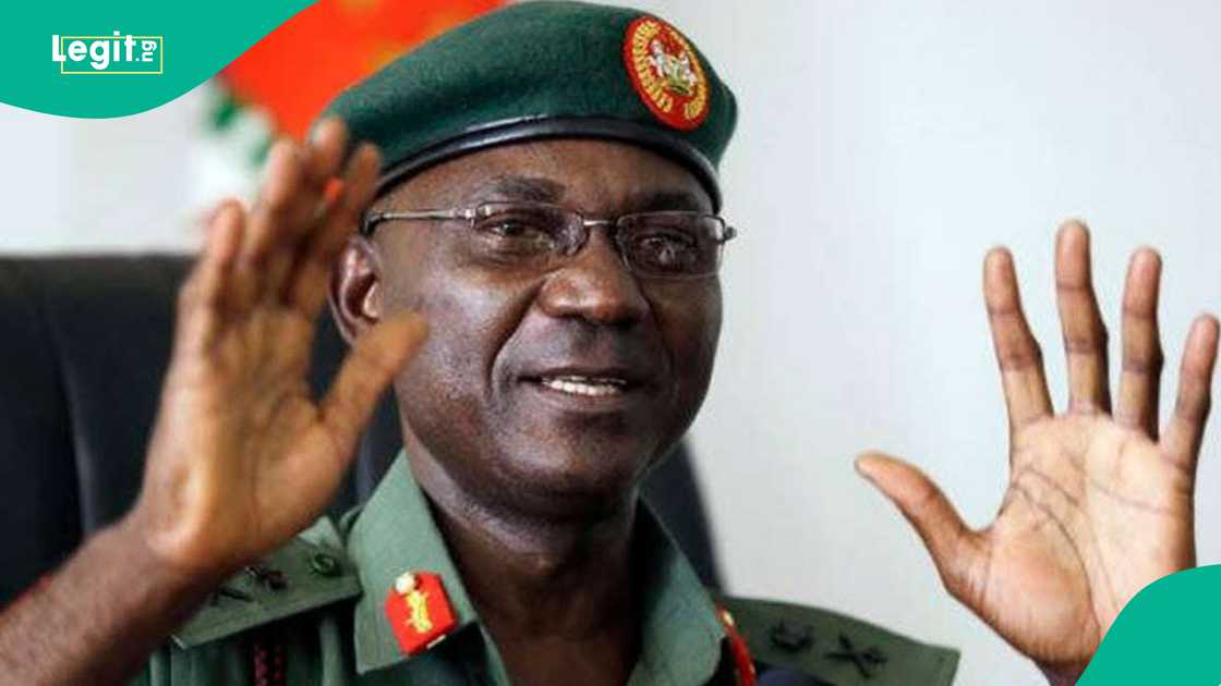 Tsohon Janar ya magantu kan yiwuwar juyin mulki a Najeriya Tsohon Janar ya magantu kan yiwuwar juyin mulki a Najeriya