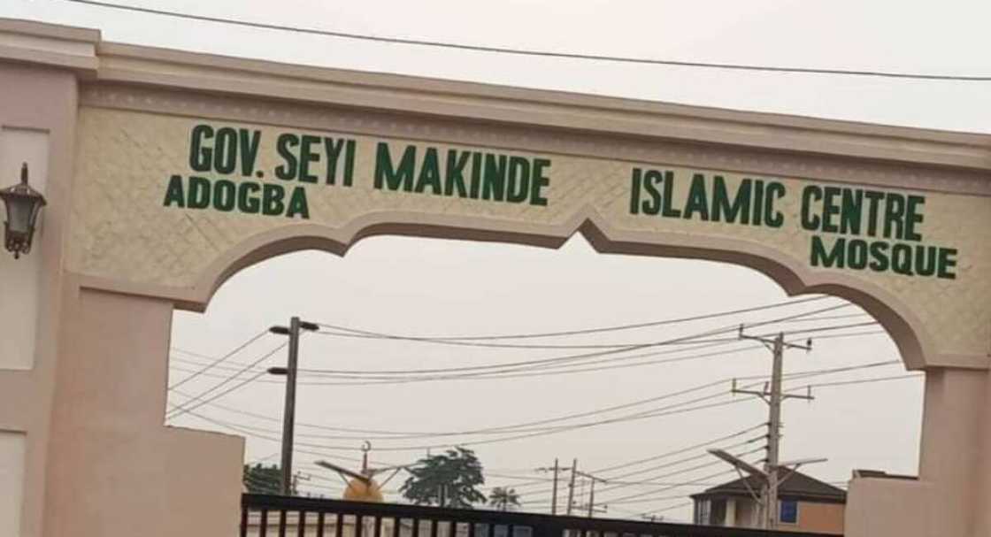 An sanyawa masallaci sunan gwamna kirista a Najeriya An sanyawa masallaci sunan gwamna kirista a Najeriya