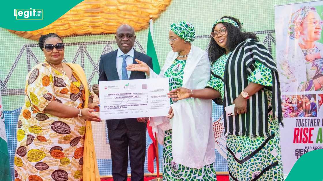 Gwamnatin Benue ta ce tallafin N1bn da matar Tinubu ta bayar ba na rabawa 'yan gudun hijira ba ne. Gwamnatin Benue ta ce tallafin N1bn da matar Tinubu ta bayar ba na rabawa 'yan gudun hijira ba ne.