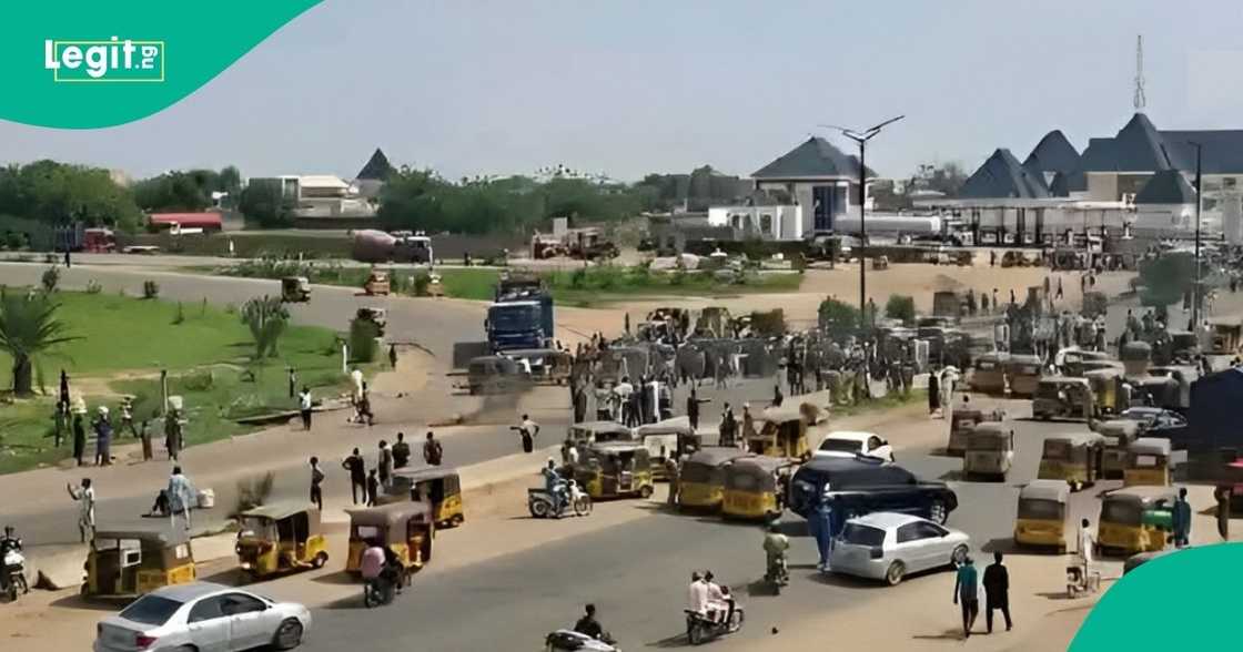 Chaos breaks out in Kano as irate youths barricade the Na’ibawa section of the Kano-Zaria expressway. Chaos breaks out in Kano as irate youths barricade the Na’ibawa section of the Kano-Zaria expressway.