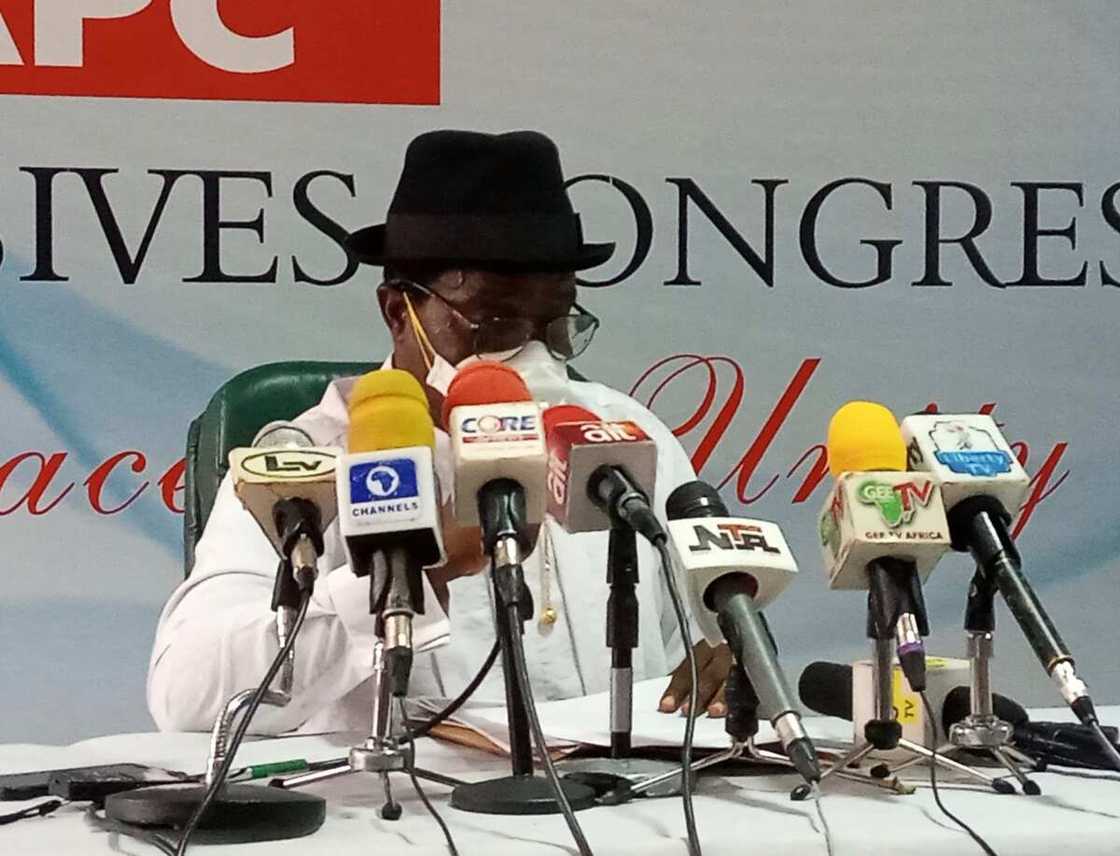 'Dukkan yabo ya tabbata ga Allah': Sabon shugaban APC ya yi martani bayan samun goyon bayan Buhari 'Dukkan yabo ya tabbata ga Allah': Sabon shugaban APC ya yi martani bayan samun goyon bayan Buhari