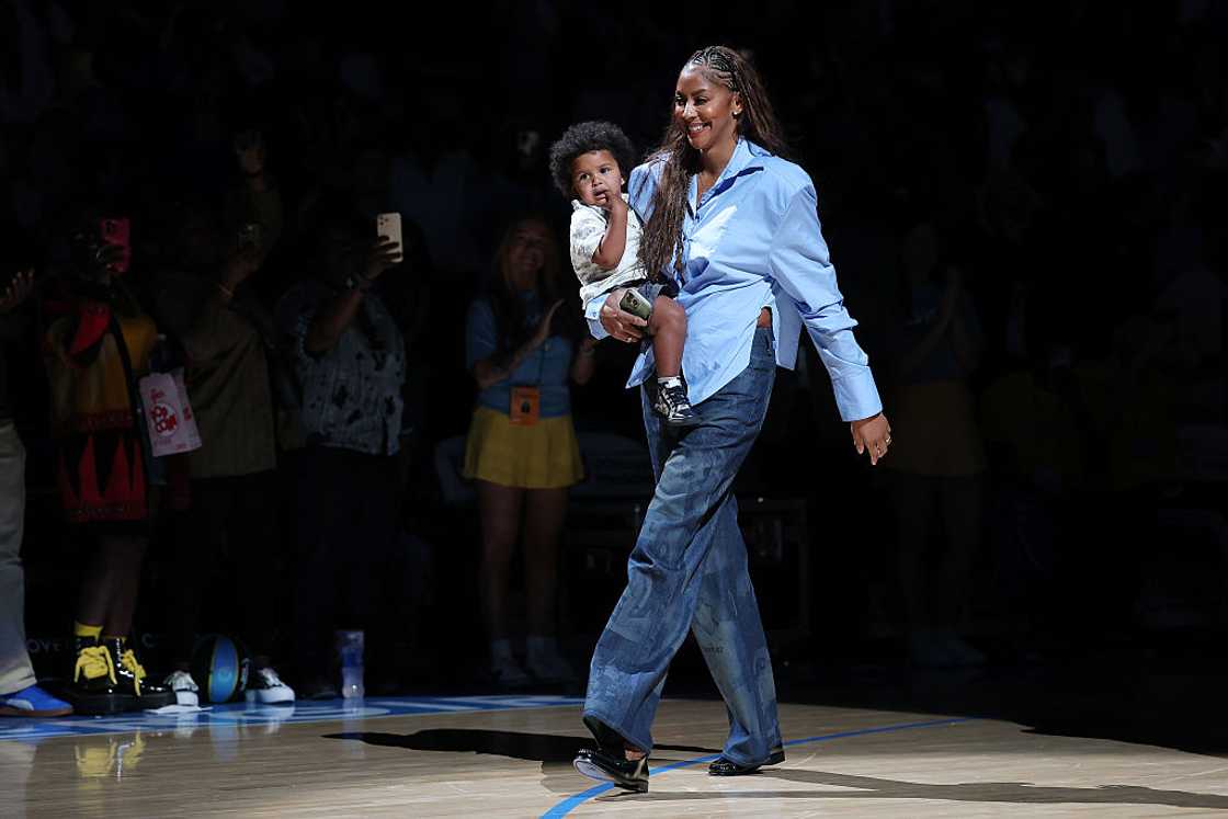 Candace Parker with her son walks on the court Candace Parker with her son walks on the court