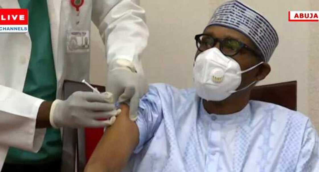 Da dumi-dumi: An yi wa shugaba Buhari rigakafin Korona yanzun nan Da dumi-dumi: An yi wa shugaba Buhari rigakafin Korona yanzun nan