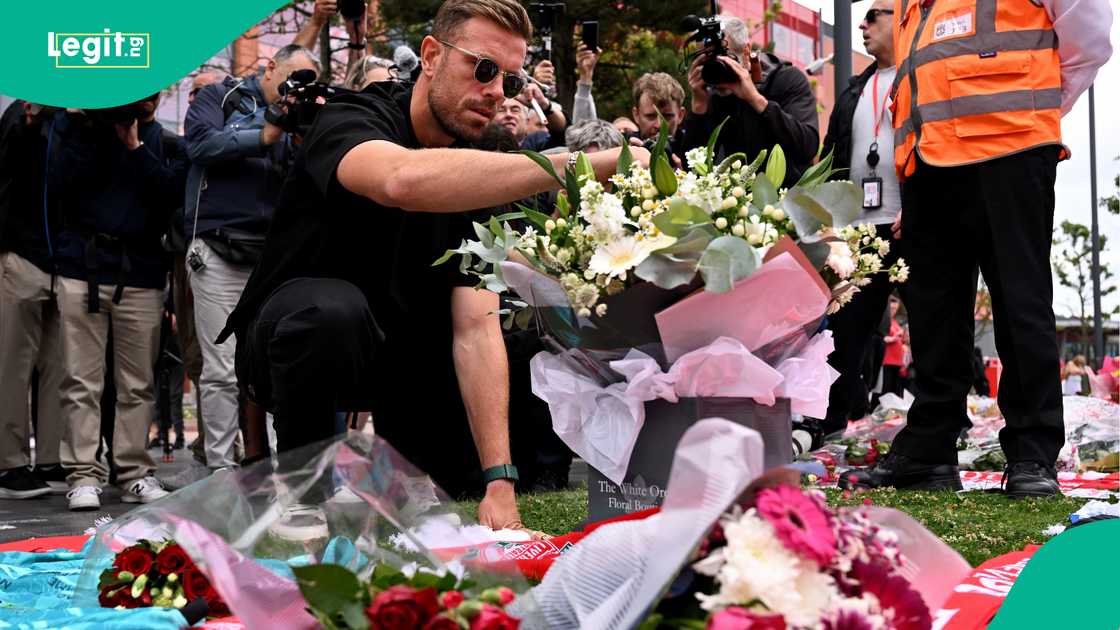 Jordan Henderson, Anfield, Liverpool, England, Diogo Jota. Jordan Henderson, Anfield, Liverpool, England, Diogo Jota.