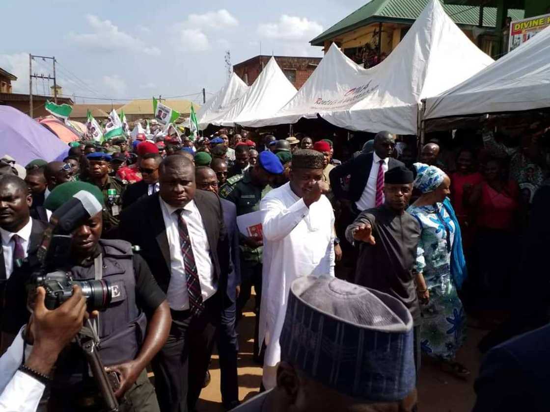 Ku mayar da makaman da kuka kwace hannun jami'an tsaro - Gwamna ya gargadi yan ta'addan IPOB Ku mayar da makaman da kuka kwace hannun jami'an tsaro - Gwamna ya gargadi yan ta'addan IPOB