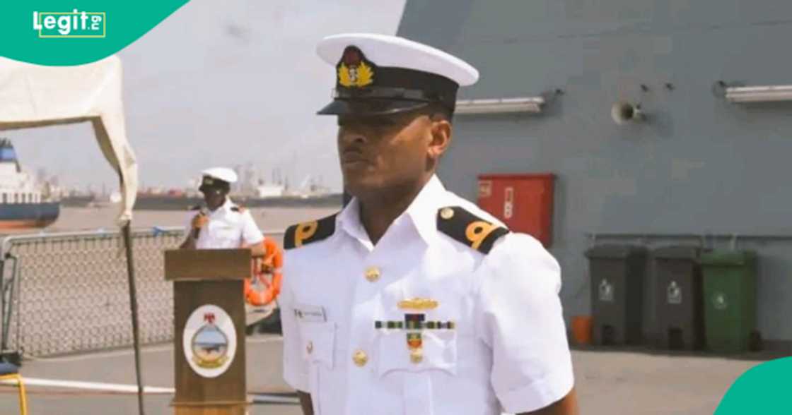 Man captures a rare part of the confrontation between Nyesom Wike and naval officers.