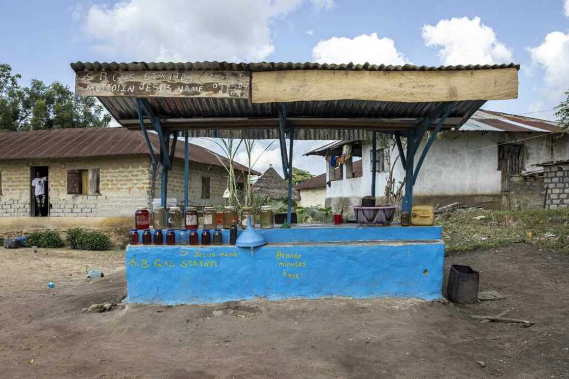 Keeping it simple in Vanyejglay town, Nimba County, Liberia Keeping it simple in Vanyejglay town, Nimba County, Liberia
