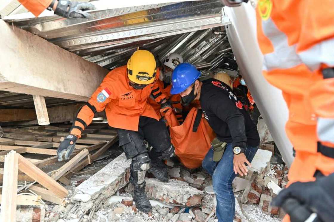 Rescue workers are still trying to find at least 40 missing people after the West Java earthquake Rescue workers are still trying to find at least 40 missing people after the West Java earthquake