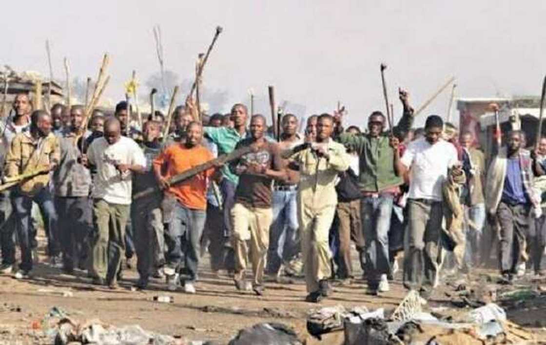 Barawon waya ya ci dukan tsiya a hannun fusatattun matasa, ya sheka barzahu Barawon waya ya ci dukan tsiya a hannun fusatattun matasa, ya sheka barzahu