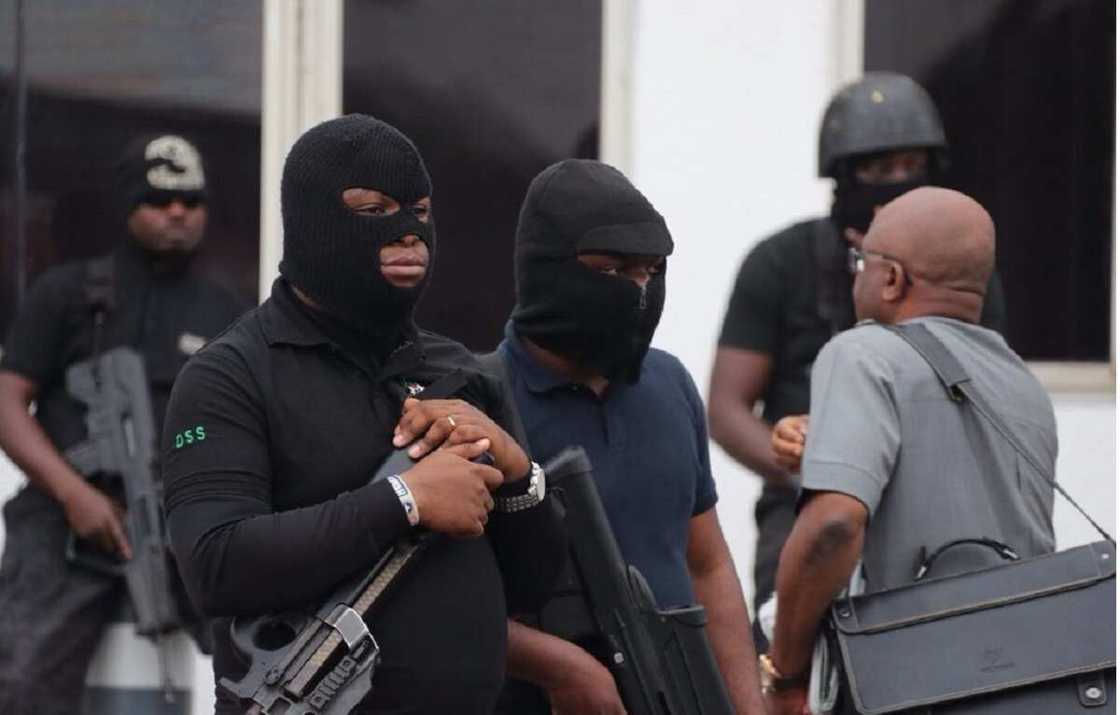 Jami'an DSS sun mamaye ofishin EFCC na Legas Jami'an DSS sun mamaye ofishin EFCC na Legas