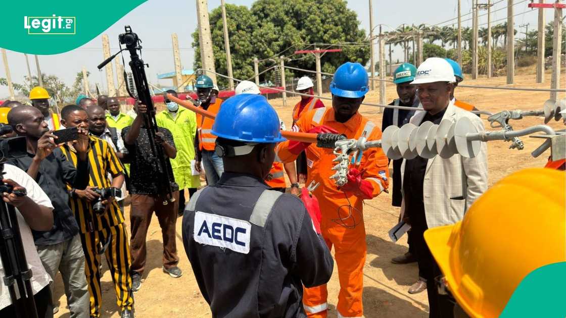 Nigeria’s Electricity DisCos face probe over trillions in debt Nigeria’s Electricity DisCos face probe over trillions in debt