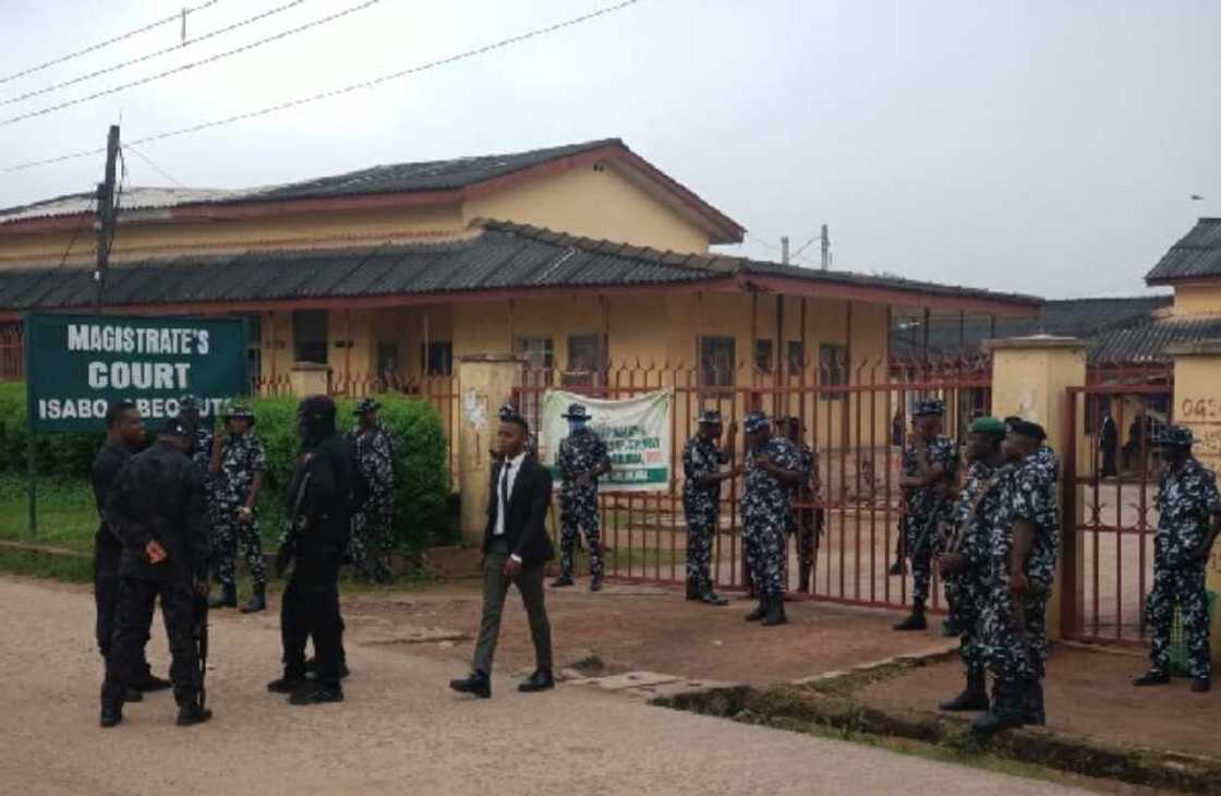 An tsaurara matakan tsaro a Kotun zaben jihar Ogun. An tsaurara matakan tsaro a Kotun zaben jihar Ogun.