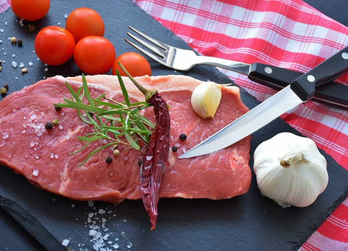 Brisket bone or biscuit bone? Definition and pronunciation Brisket bone or biscuit bone? Definition and pronunciation