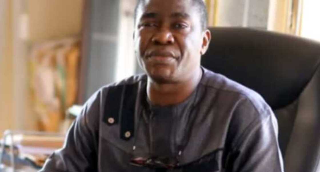 Buhari ya dakatar da babban daraktan hukumar nazari da bincike bisa zargin rashawa Buhari ya dakatar da babban daraktan hukumar nazari da bincike bisa zargin rashawa