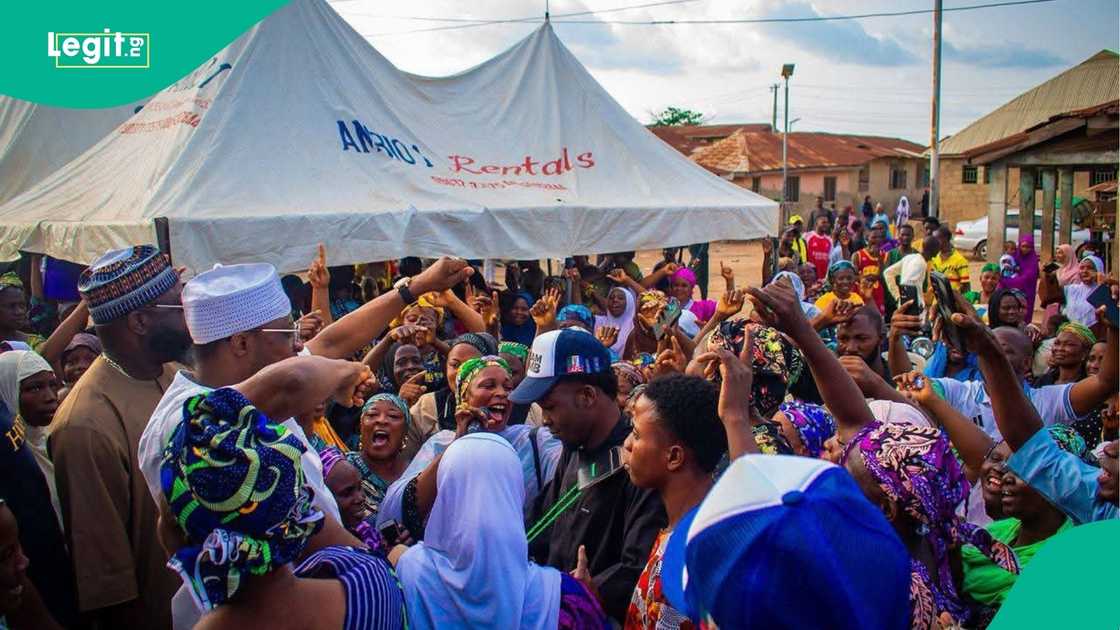 APC members gathered at a polling venue before the Kwara primary was suspended APC members gathered at a polling venue before the Kwara primary was suspended