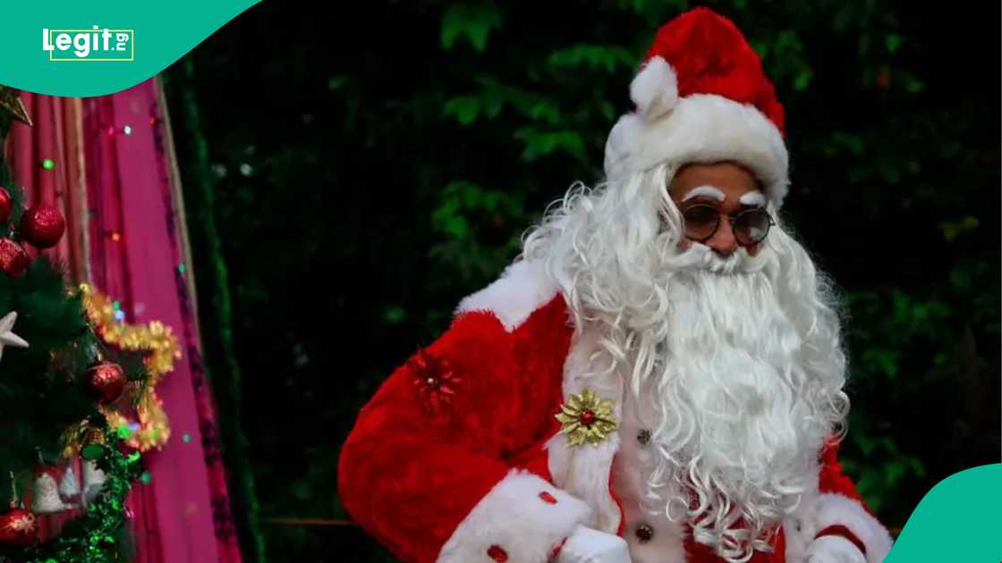 Why people wear red hats during Christmas Why people wear red hats during Christmas