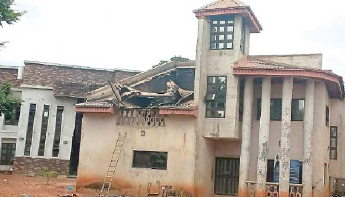 Yan bindiga sun kona gidan dan majalisa a Imo Yan bindiga sun kona gidan dan majalisa a Imo