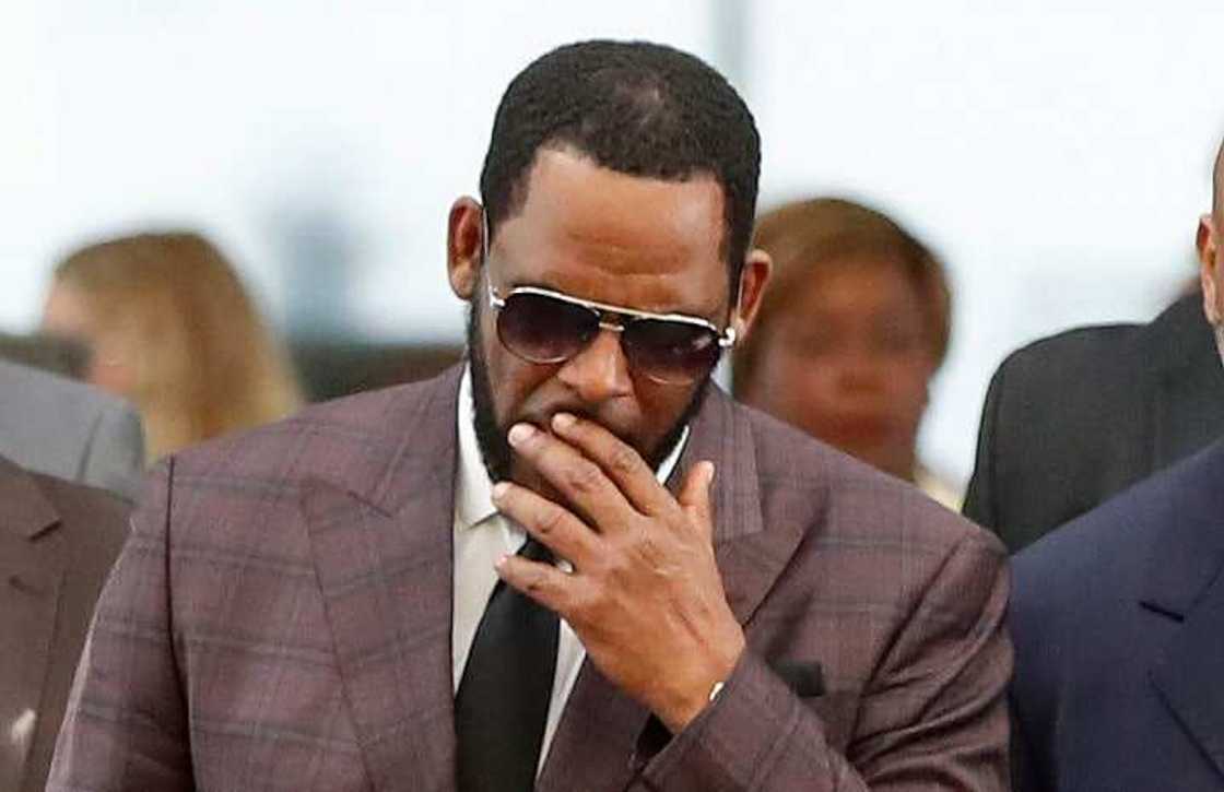 Jailed singer R.Kelly complains only one girlfriend has been allowed to visit Jailed singer R.Kelly complains only one girlfriend has been allowed to visit