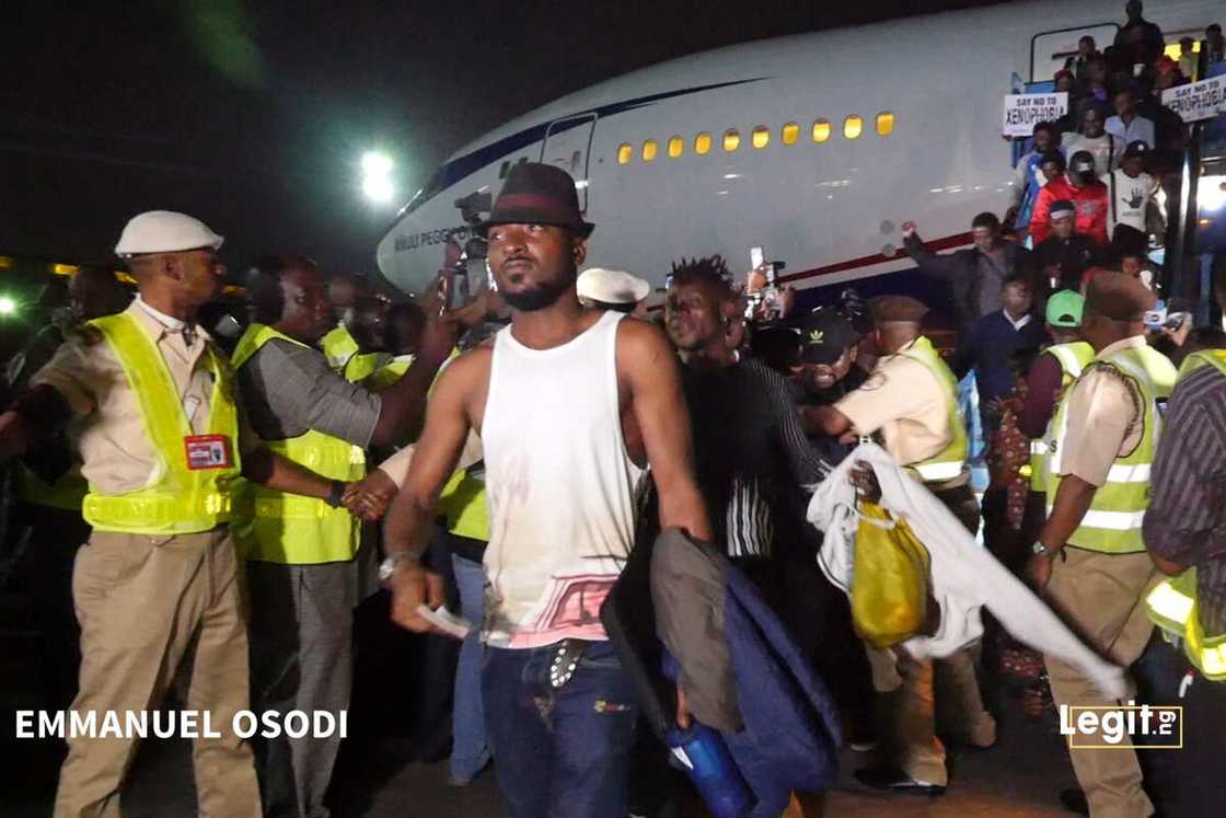 Xenophobia: Fleeing Nigerians arrive Lagos from South Africa Xenophobia: Fleeing Nigerians arrive Lagos from South Africa