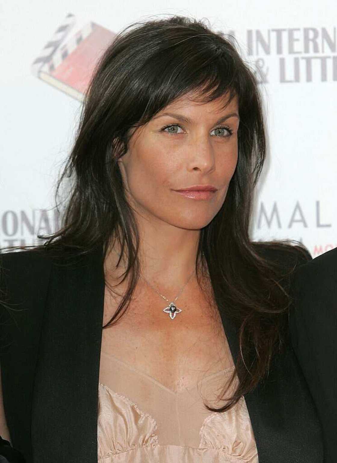 Astrid Veillon l'année où elle a rencontré son compagnon Astrid Veillon l'année où elle a rencontré son compagnon
